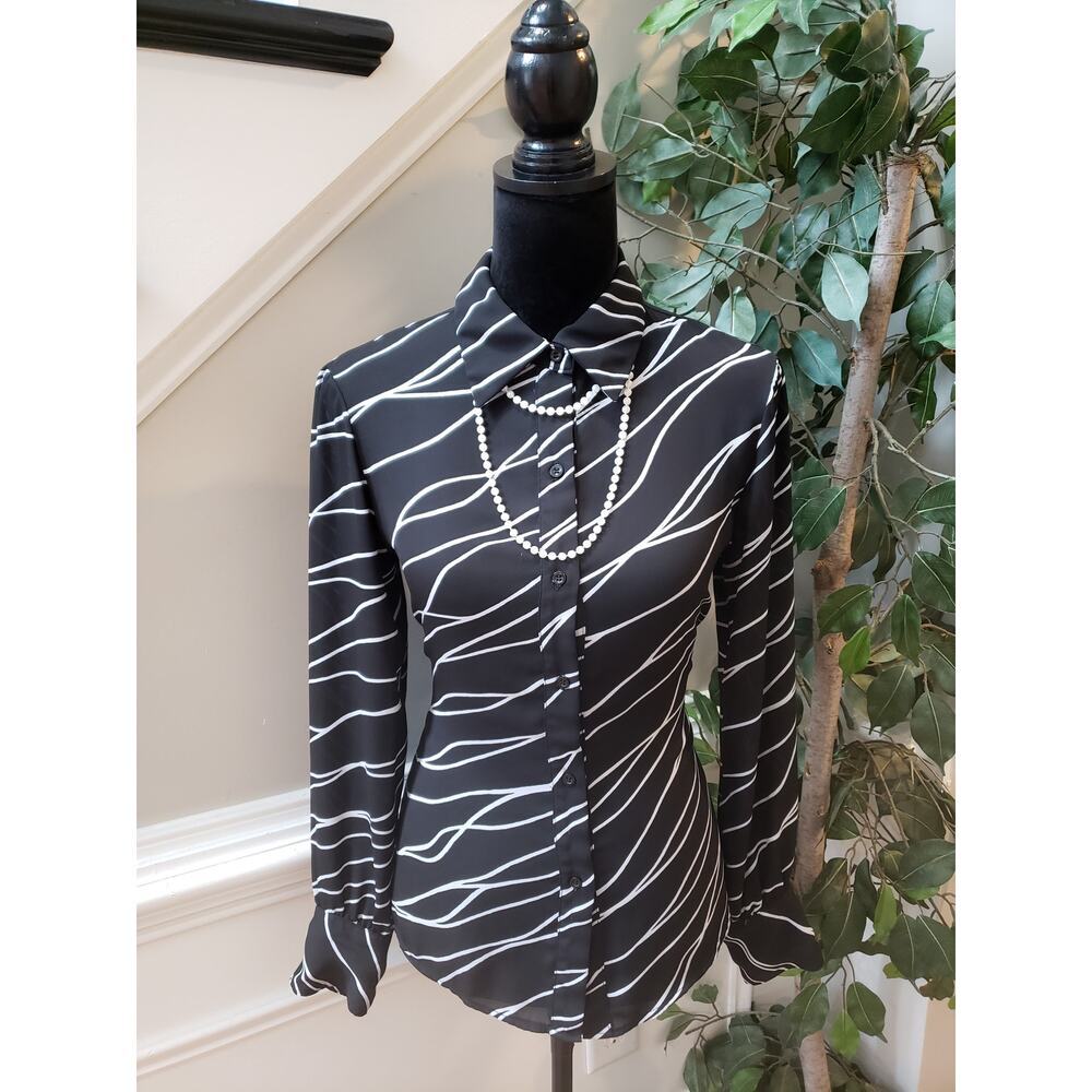 Bar III Botton Down Shirt Women's Size Small White Black Printed Long Sleeve